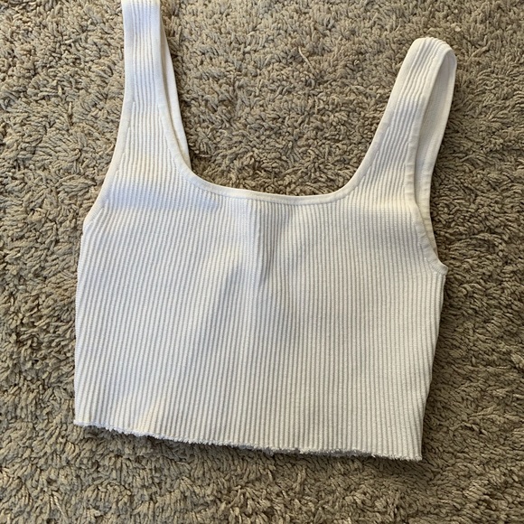 [SOLD] Aritzia Babaton Cropped Sculpt Knit (raw hem) - Picture 4 of 4
